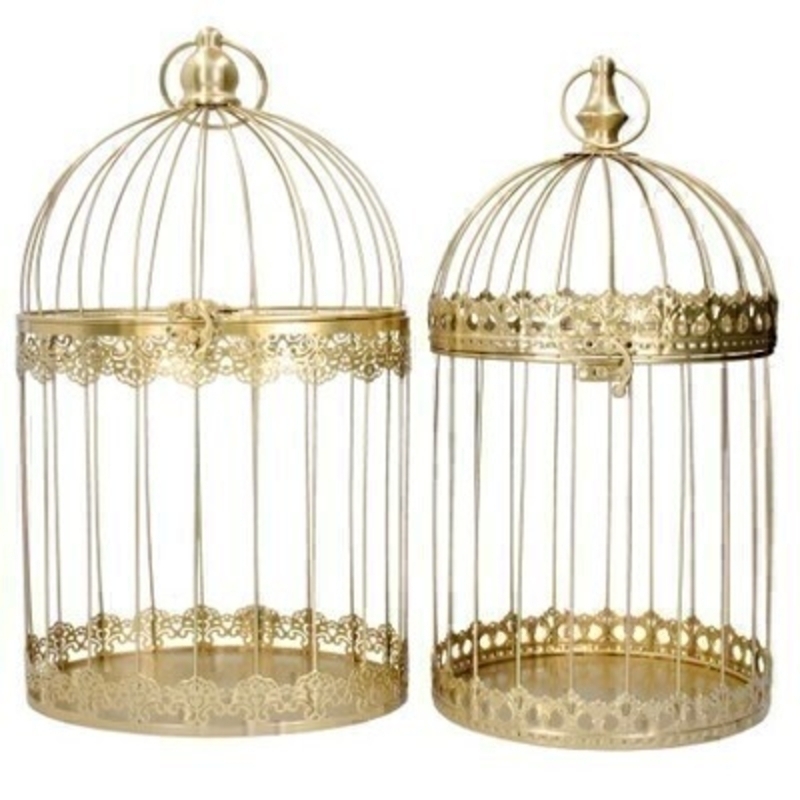 Choice of two gold wire Birdcage by designer Gisela Graham will delight for years to come. It will compliment any Christmas decorations year after year. Remember Booker Flowers and Gifts for Gisela Graham Christmas Decorations. Choice of 2 available - If you have a preference please specify when ordering otherwise we will make the selection for you. If two are ordered one of each design will be sent. 